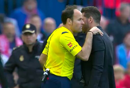 西蒙尼吃奇葩红牌实乃背黑锅 恐停赛3场赛季报销