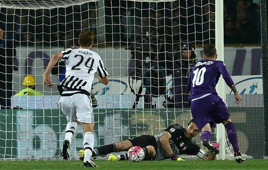 布冯扑出点球瞬间