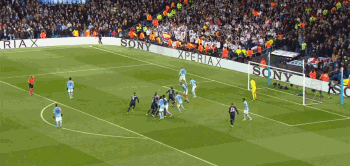 哈特挡住佩佩近距离射门