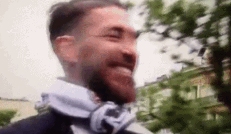 拉莫斯险些撞树