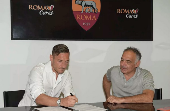 再战一年!罗马官方宣布托蒂续约 39岁狼王留队