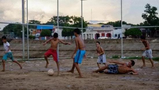 欧洲9号中锋难觅?都赖职业足球精英化培训太系统