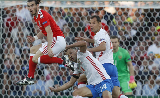 一盘散沙!战斗民族=最惨背景墙 世界瞬间清静了