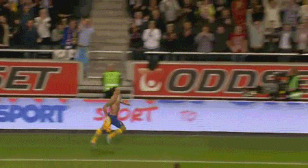 进球后脱衣庆祝