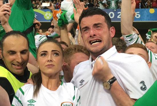 爱尔兰赢球球迷赛后痛哭