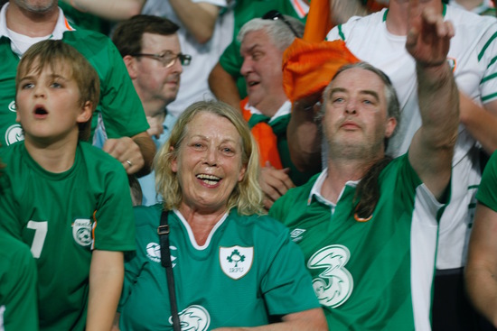 老球迷眼泛泪光