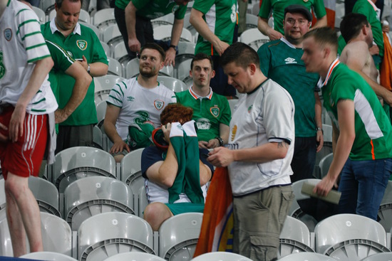 球迷赛后痛哭不止