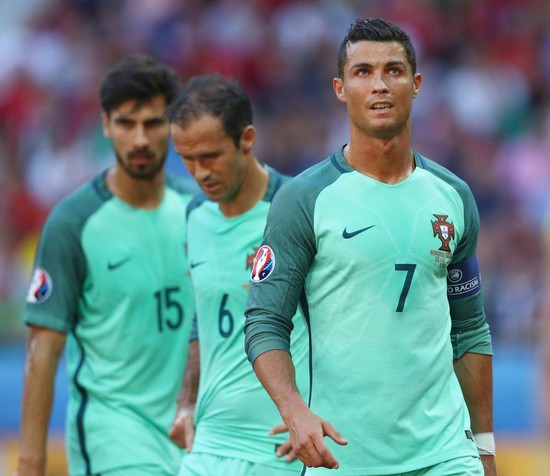 被袭击媒体要C罗道歉 英媒:他的欧洲杯没有掌声