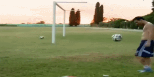 GIF-卡西复刻梅西负角度射门 这脚法还踢啥门将
