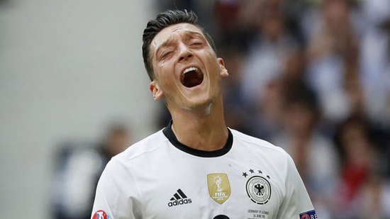 厄祖一脚踢飞绝世纪录 两大将接连失点温格哭了