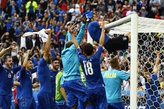 斩斗牛士尤文BBC立头功 蓝衫后防三人行永无终点