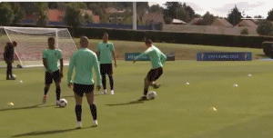 GIF-C罗训练杂耍秀花活 臀部停球+罗氏回旋自嗨