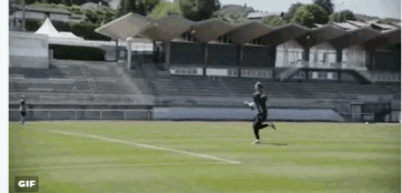 GIF-诺伊尔训练中头球破门 这是德国的秘密武器?