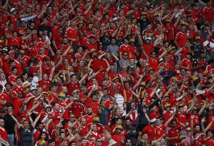 助威哪家强?冰岛战吼吓死对手 威尔士拉红色围墙