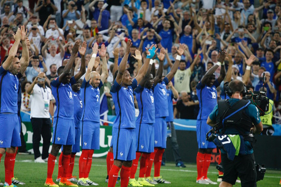 法国球员“战吼庆祝”