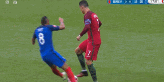 万幸!C罗未伤及左膝十字韧带 网友:帕耶真TM黑!