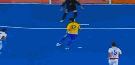 彩虹过人戏耍门将