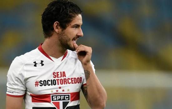 26岁帕托正式加盟比利亚雷亚尔 转会费300万欧